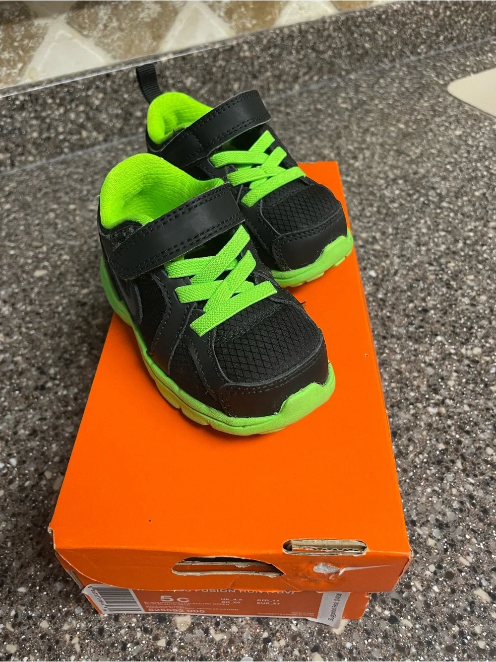Kids Black & Neon Green Athletic Sneakers - Nike - 0602
